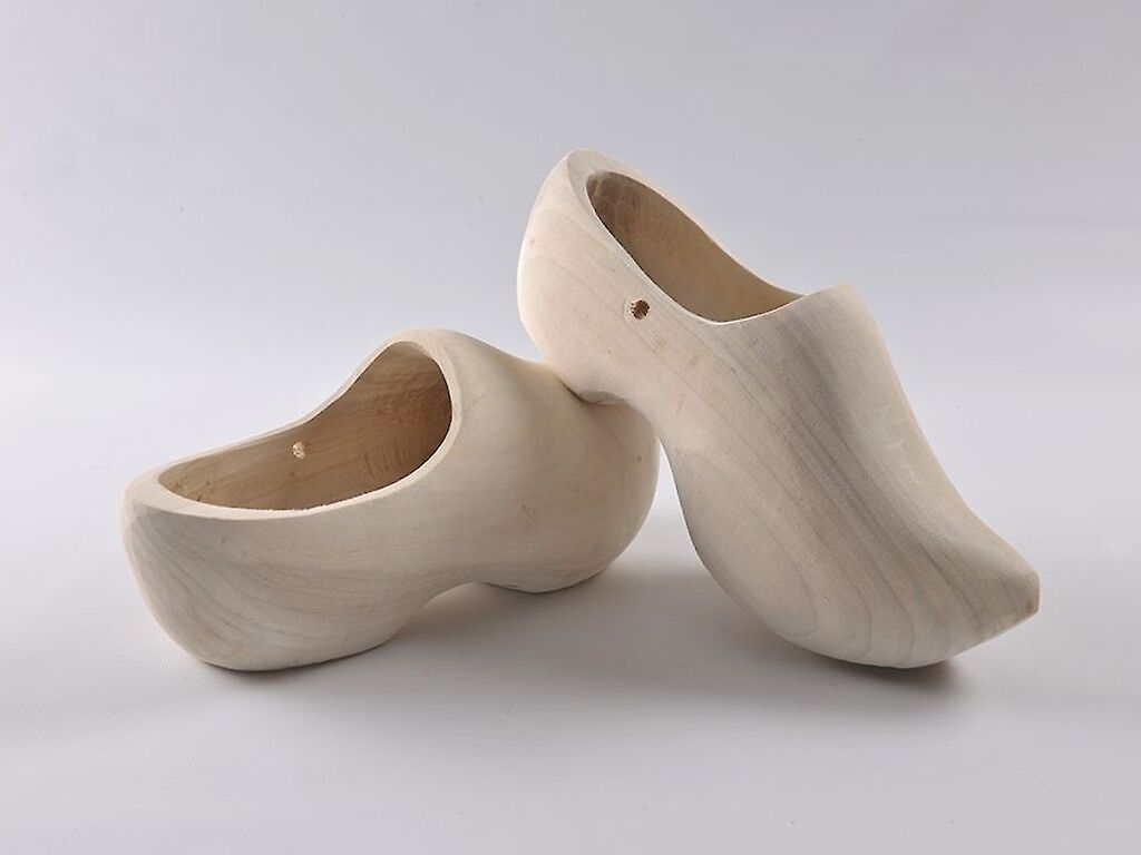 Wooden shoes natural