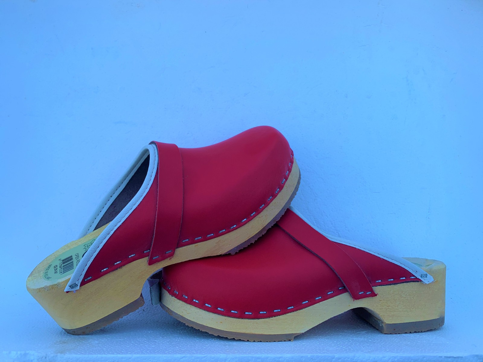 Red wooden shoes with leder