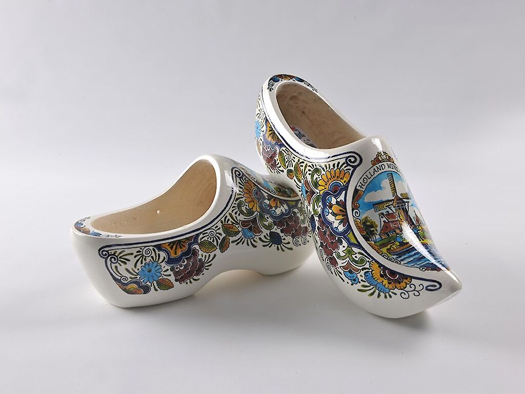 Delftblue colored wooden shoes
